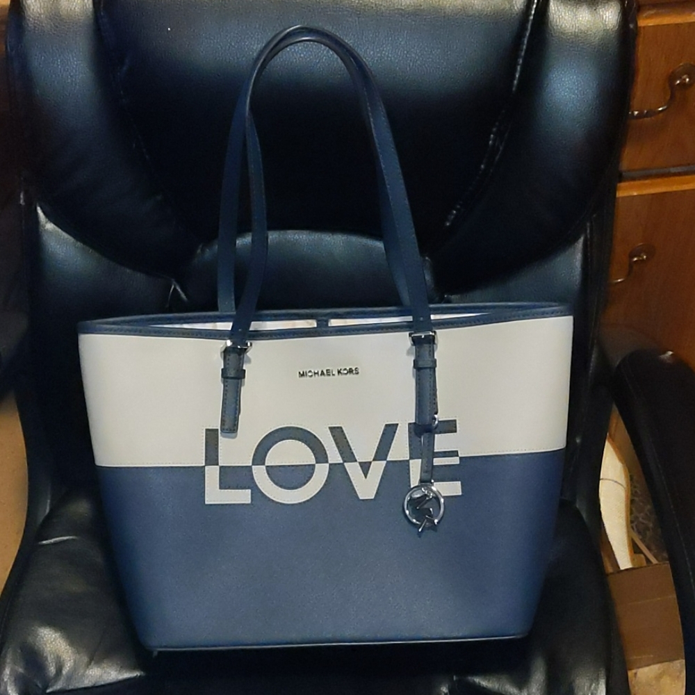 Michael Kors Jet Set LOVE Tote